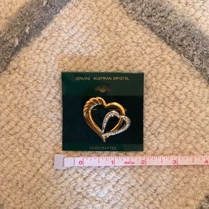 Double heart pin